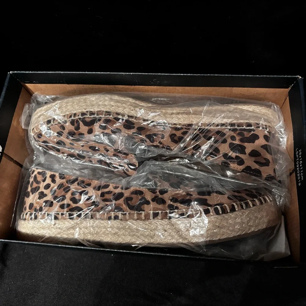 Dr Scholls women’s slip on Leopard canvas shoes 7.5 new with tags in box! Nice! - Picture 4 of 8